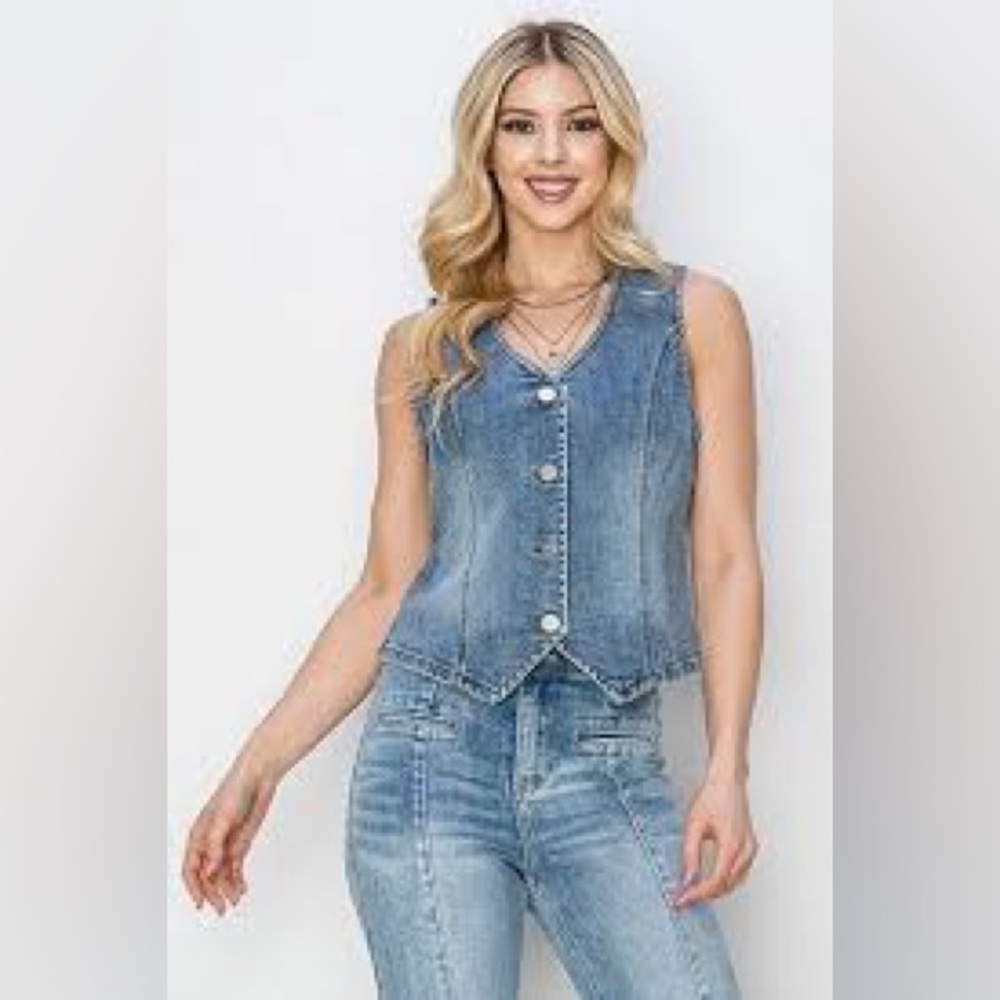 Risen vest NWT